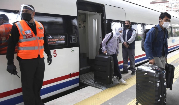 Trenlerde HES zorunluluğu kalktı, maske zorunluluğu sürüyor