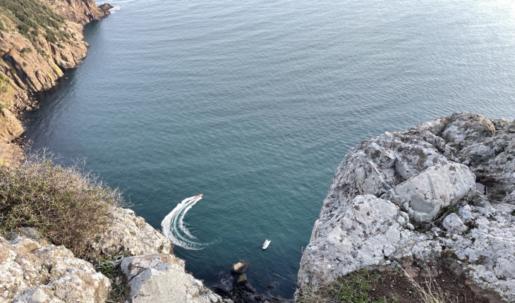 Sinop'ta uçurumda bulunan kadın cesedi ekiplerce çıkarıldı