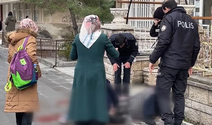 Anne ve kızına sokak ortasında bıçaklı saldırı