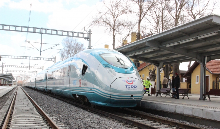 Yoğun Kar Yağışı Nedeniyle YHT seferleri artırıldı