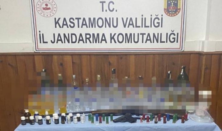 İnternetten aldığı kimyasalla sahte içki üreten şüpheli yakalandı