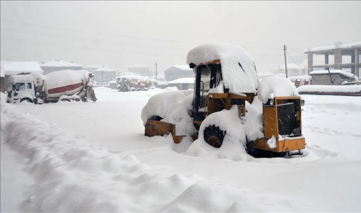Doğu’da kar ulaşımı aksattı: 365 köy yolu kapandı