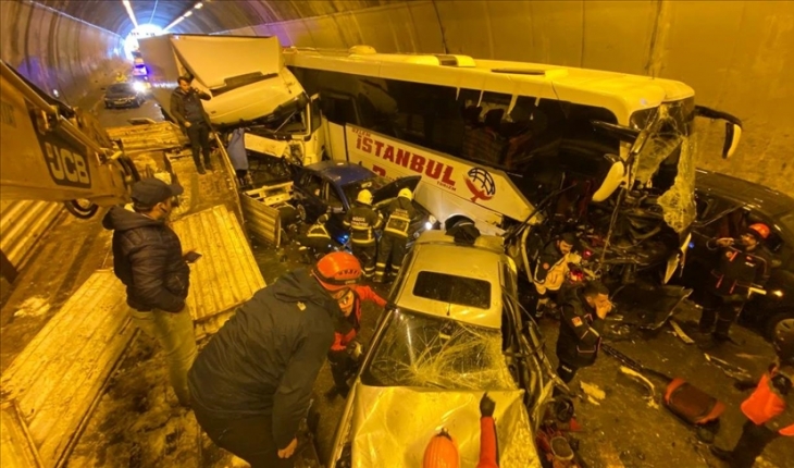 Bolu Dağı Tüneli'ndeki kazada hastaneye kaldırılan 17 kişiden biri hayatını kaybetti