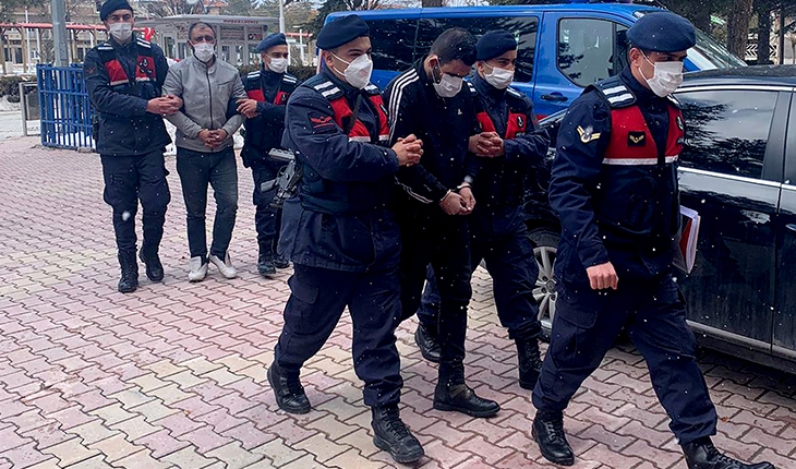 Konya'da çekiciyle tarım makineleri çalan 2 şüpheli tutuklandı