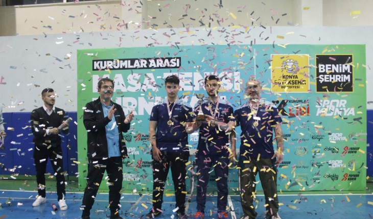 Masa tenisinde şampiyon Payidar Yapı