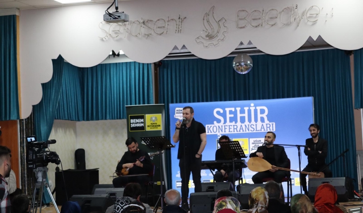 Seydişehir'de radyo programcısı ve şair Talha Bora Öge sevenleriyle bir araya geldi