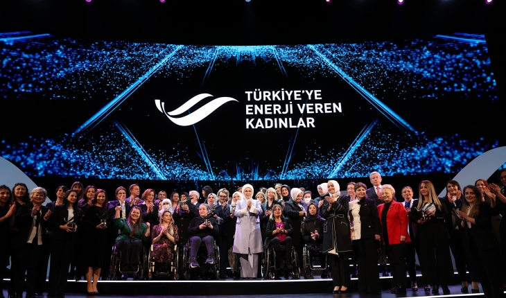 “Türkiye’ye Enerji Veren Kadınlar“ ödüllerini aldı