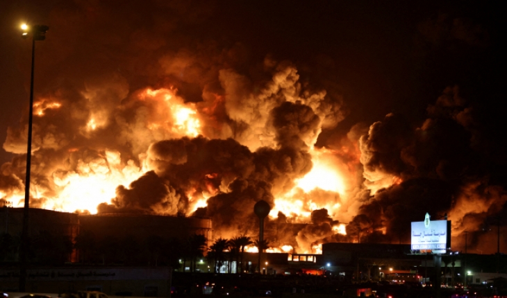 Yemenli Husiler Suudi Arabistan’ın petrol tesislerine saldırdı