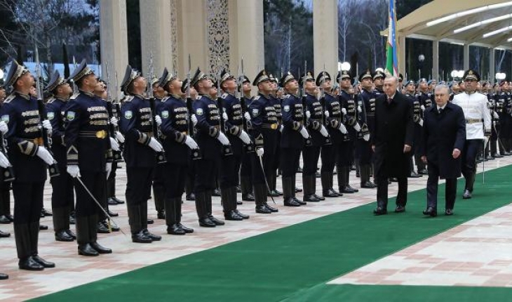 Cumhurbaşkanı Erdoğan, Özbekistan’da resmi törenle karşılandı