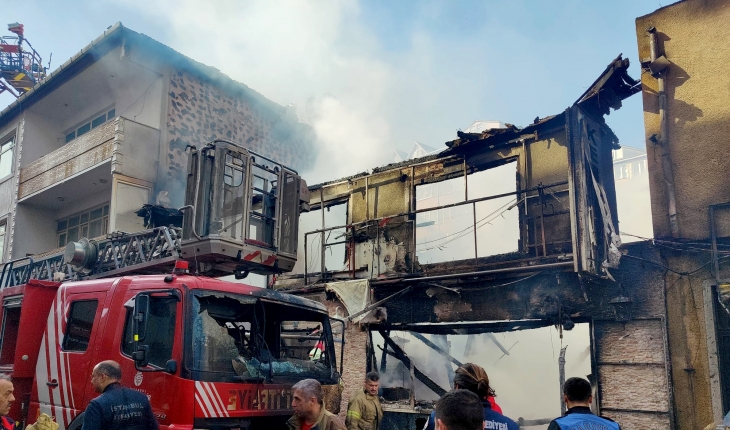 Restoranda çıkan yangın 3 binaya sıçradı