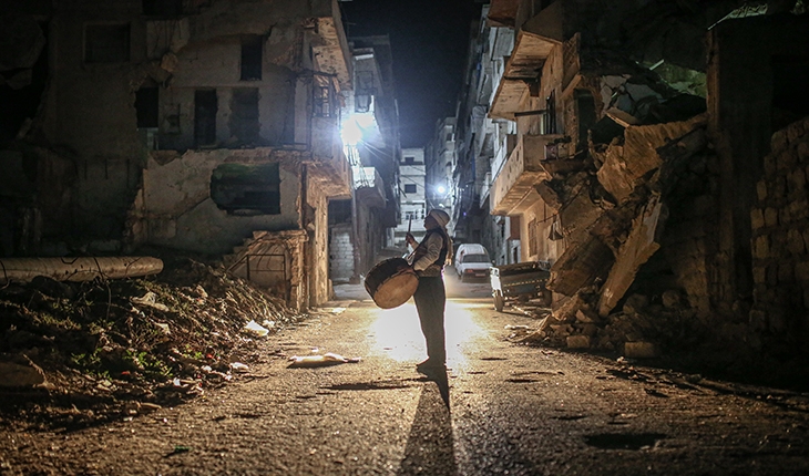 İdlib'de Ramazan davulcusunun mesaisi