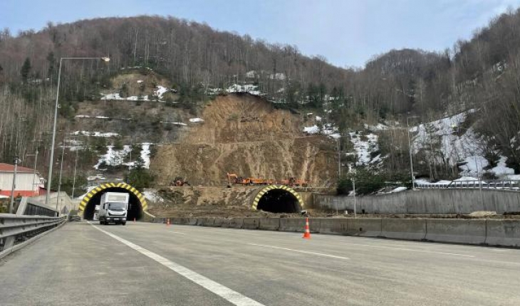 Heyelan nedeniyle kapanan Bolu Tüneli trafiğe açıldı