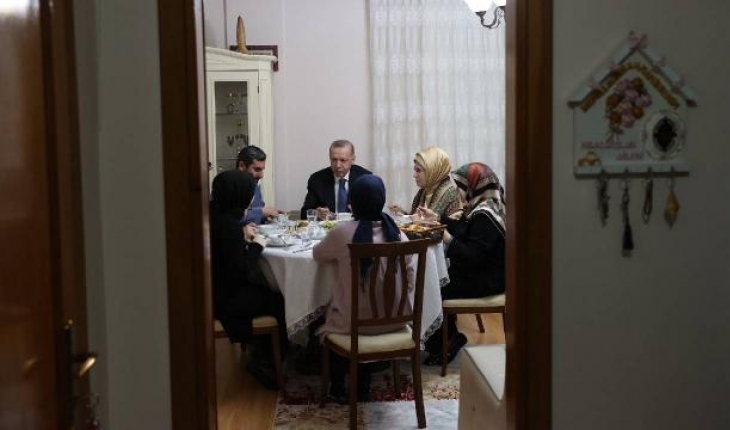 Emine Erdoğan’dan iftarda misafir oldukları aileye teşekkür