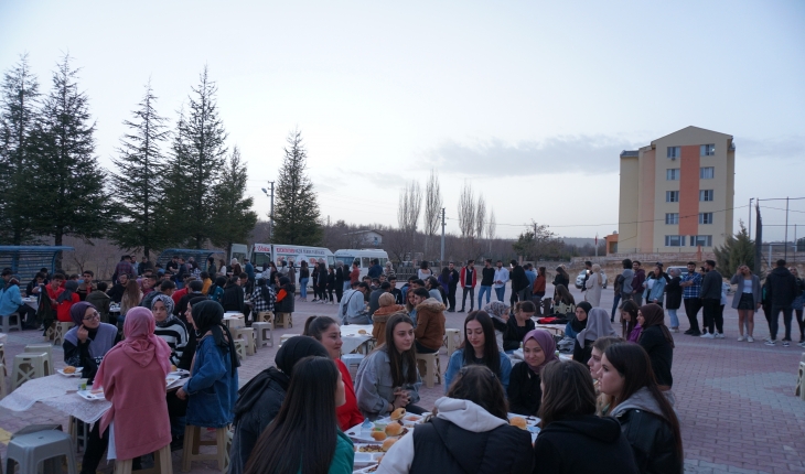Bozkır’da üniversite öğrencileri iftarda buluştu