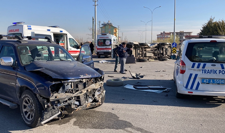 ​Konya’da işçi servisi ile kamyonet çarpıştı: 2’si ağır 7 yaralı