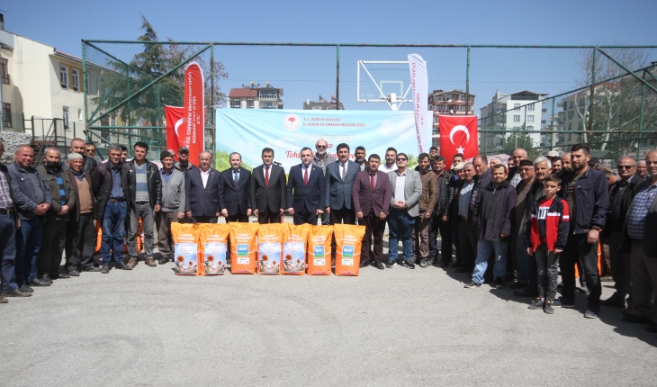 Beyşehir’de üreticilere hibe destekli yağlık ayçiçeği tohumu dağıtıldı