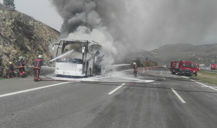 Şehirlerarası yolcu otobüsünde çıkan yangın paniğe sebep oldu