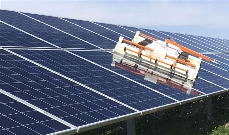 Karapınar GES uzmanları: Güneş panellerinin verimliliği düzenli yıkamayla artıyor