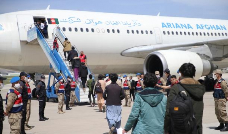 Afganistan uyruklu 227 düzensiz göçmen daha ülkelerine gönderildi