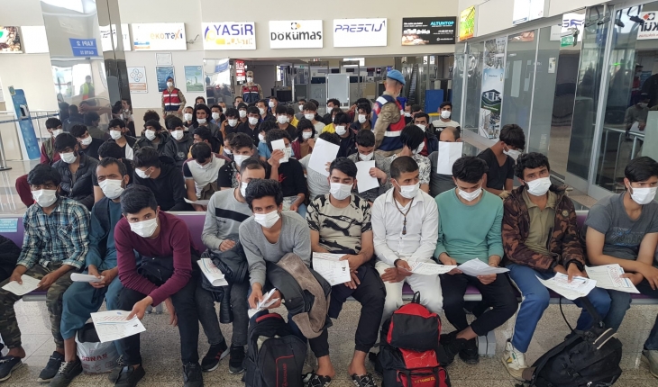 Malatya’da son 3 günde 908 düzensiz göçmen ülkelerine gönderildi