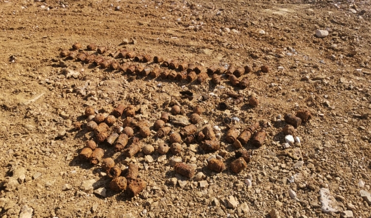 Toprağa gömülü bulunan yüzlerce bombanın sırrı çözülüyor