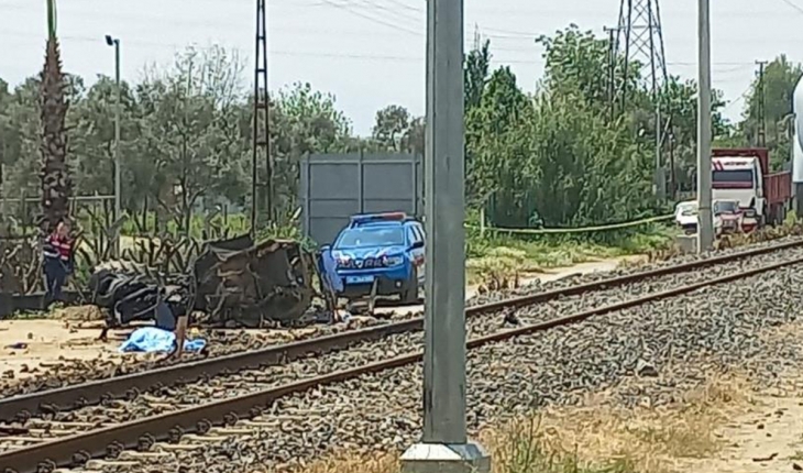 Trenle traktör çarpıştı: 1 ölü