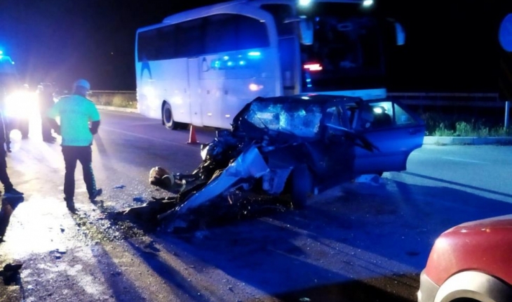 Yolcu otobüsü otomobille çarpıştı: 6 yaralı