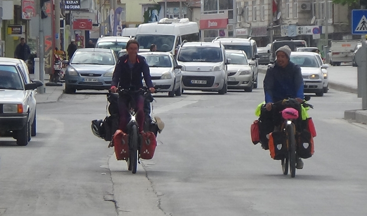 Bisikletle Avrupa ve Asya turuna çıkan çift Konya’yı geziyor
