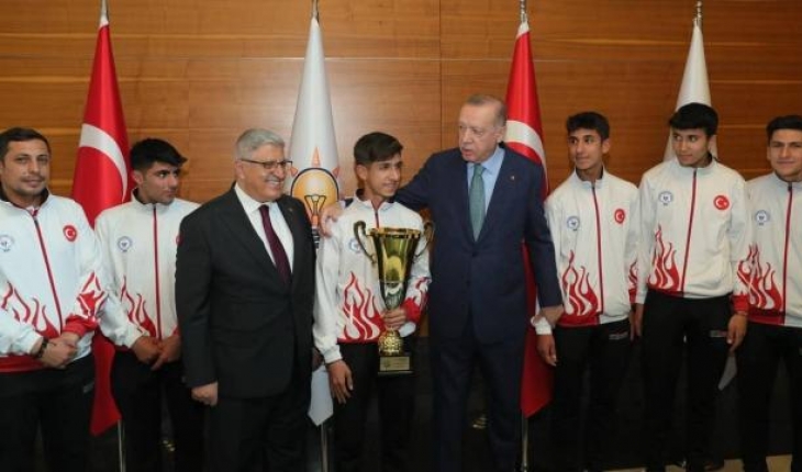 Cumhurbaşkanı Erdoğan şampiyon sporcularla buluştu