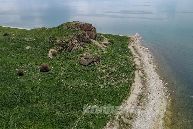 Van Gölü’ndeki çekilmeyle Çarpanak Adası’na giden antik yolun büyük bölümü ortaya çıktı