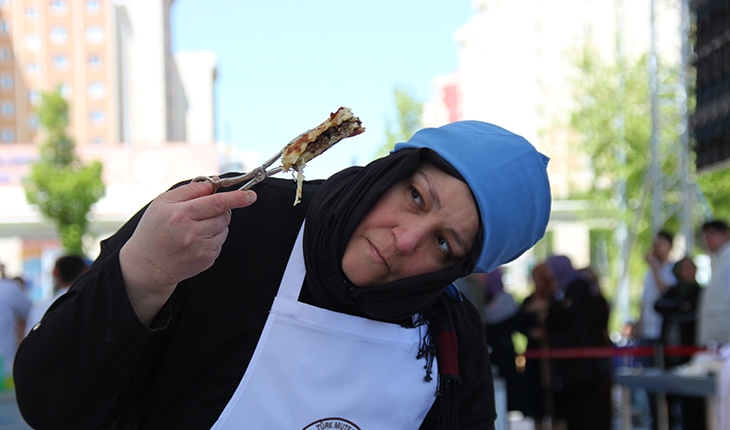 Konya’daki etkinlikte aşçılar unutulmaya yüz tutmuş lezzetler için yarışıyor