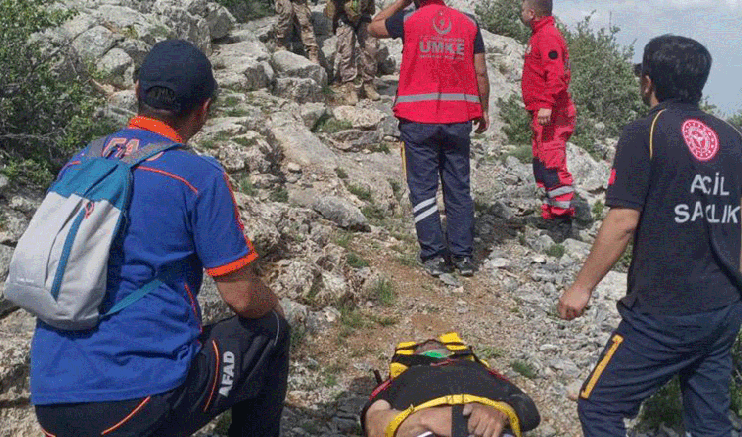 Dağlık arazide düşerek yaralanan vatandaş askeri helikopterle kurtarıldı