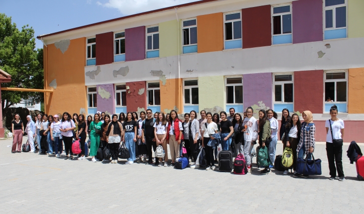 Yunak'ta öğrenciler eğitim kampına girdi