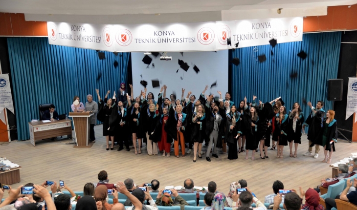 Konya Teknik Üniversitesinde mezuniyet sevinci