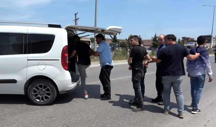 Arazi anlaşmazlığı olan akrabasının aracına pompalı tüfekle ateş etti