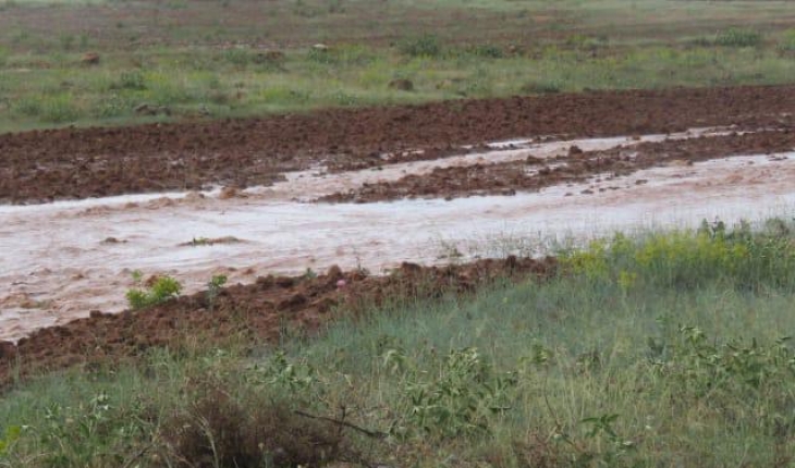 Çumra'da ekili araziler su altında kaldı