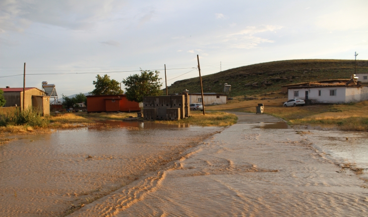 Konya'da sağanak sele neden oldu