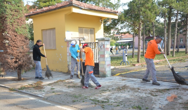 Çumra Belediyesi dolu yağış sonrası temizlik çalışması yaptı