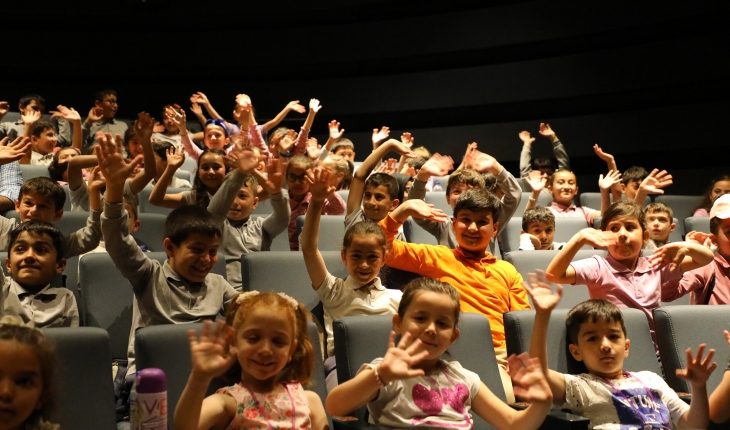 Tiyatroya yolculuk projesi ile çocuklar tiyatroyla buluştu