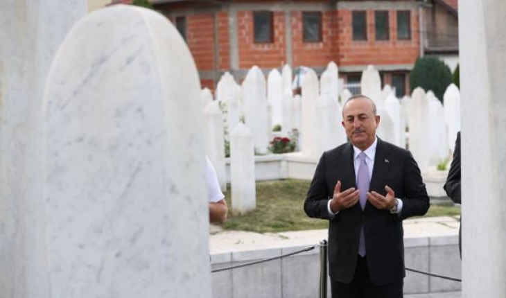 Bakan Çavuşoğlu Aliya İzetbegoviç’in kabrini ziyaret etti