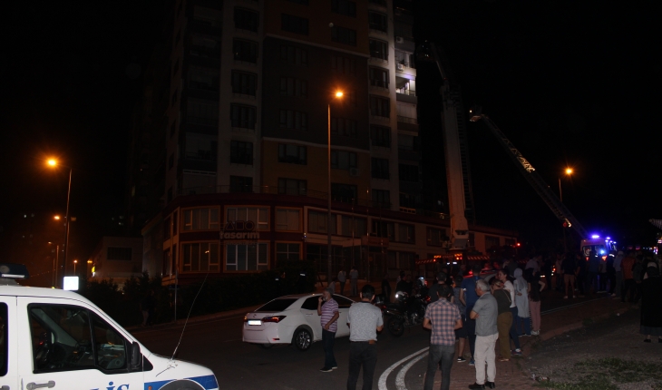 14 katlı binada yangın: 30 kişi tahliye edildi, 16 kişi hastanelik oldu