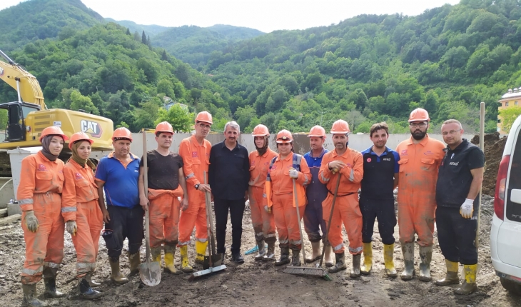 Konya AFAD gönüllüleri selin yaralarını sarmak için Bozkurt'ta