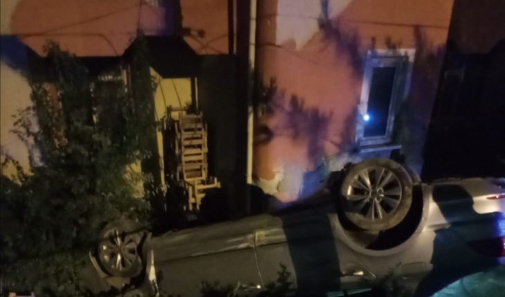 Konya'da bir evin bahçesine uçan otomobildeki 2 kişi yaralandı 