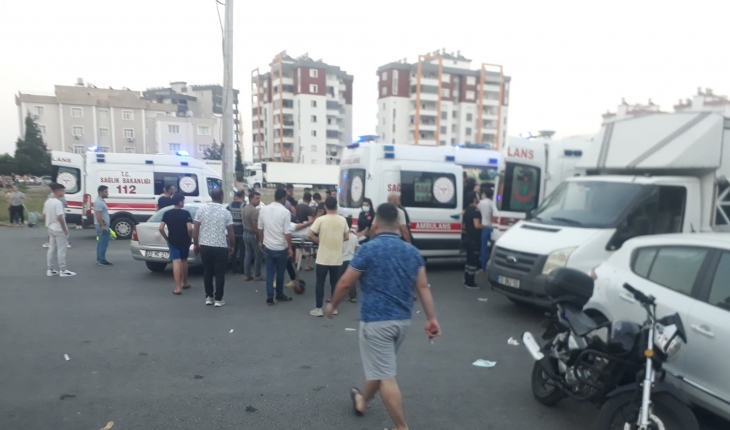 Semt pazarında çıkan silahlı ve bıçaklı kavgada 10 kişi yaralandı