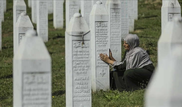 Srebrenitsa'daki soykırımda öldürülenlerin kemik kalıntılarına 85 farklı toplu mezarda ulaşıldı