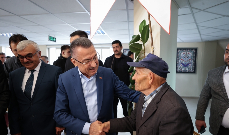 Cumhurbaşkanı Yardımcısı Fuat Oktay, Yozgat'ta huzurevini ziyaret etti