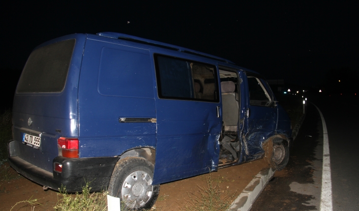 Konya'da otomobil ile minibüs çarpıştı: 7 yaralı
