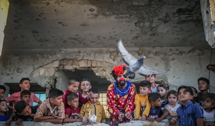 İdlib’de çocuklar için palyaçolu bayram eğlencesi
