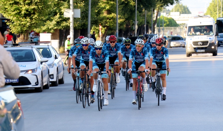 Ömer Halisdemir anısına pedal çeviren bisikletçiler Konya’ya doğru yola çıktı