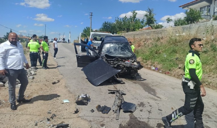İki otomobilin çarpıştığı kazada 10 kişi yaralandı